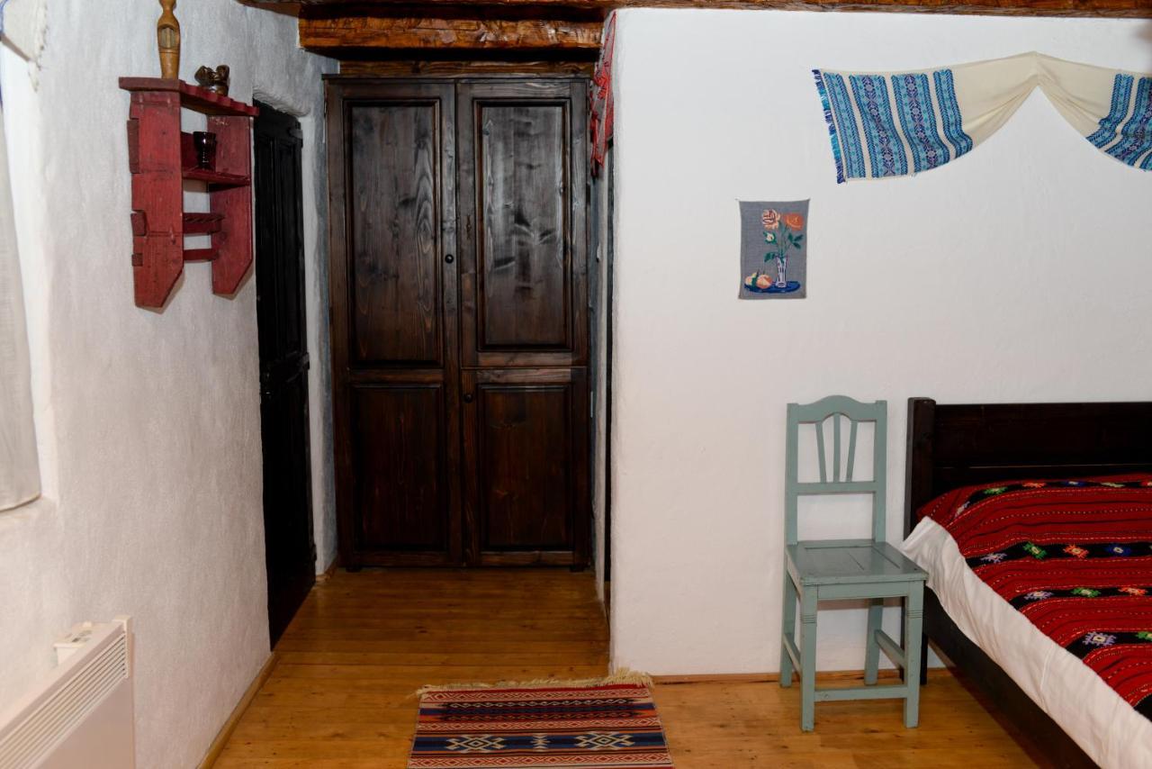 Satu Muscelean Albestii de Muscel Exterior foto